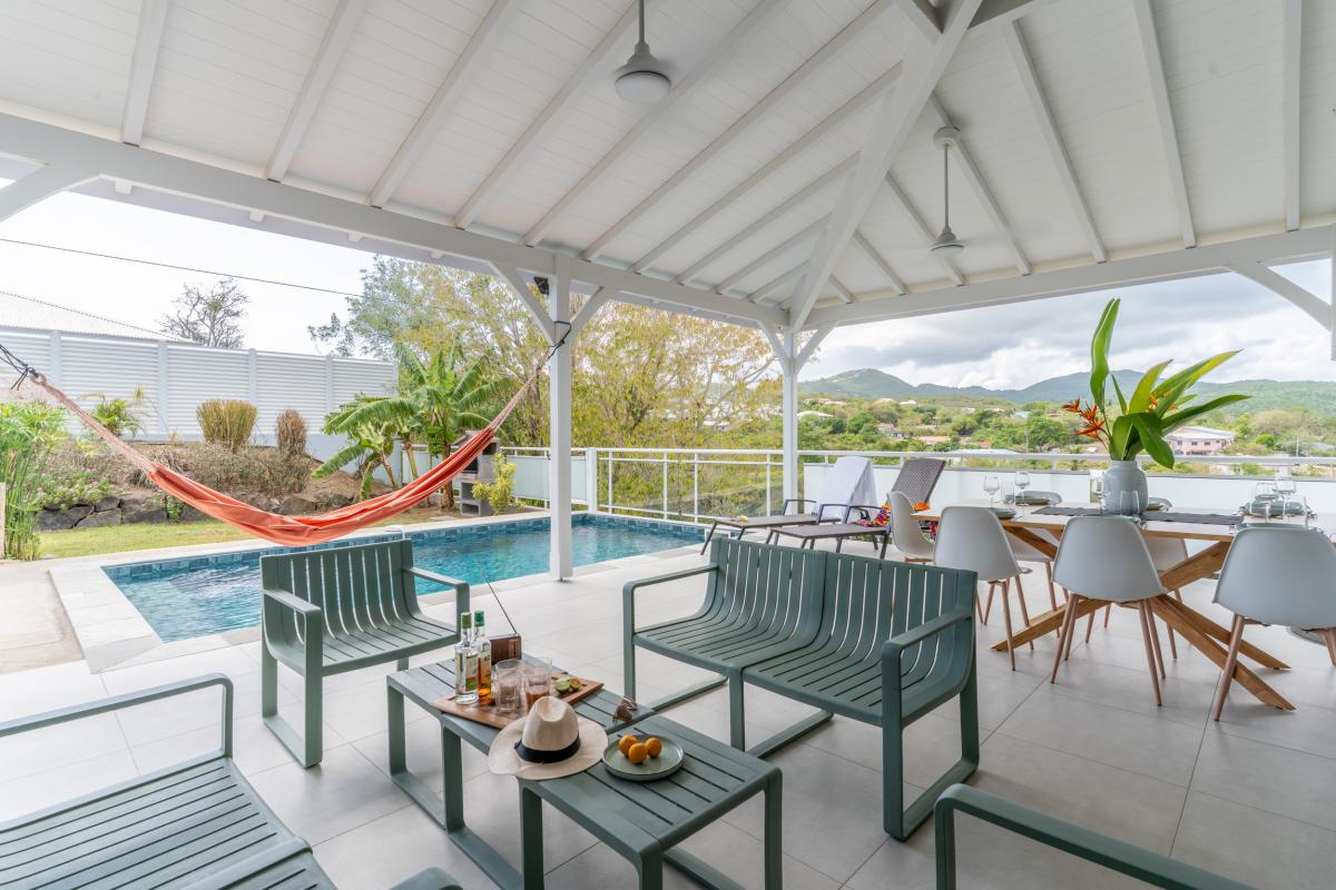 salon-de-jardin-terrasse-couverte-villa-t4-le-diamant (3)